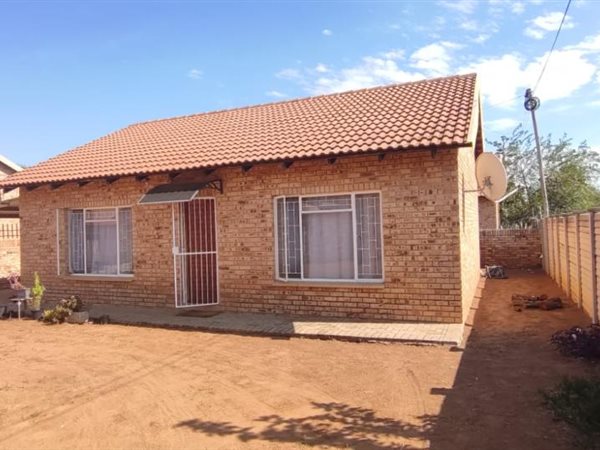 2 Bedroom Townhouse 2 Bedroom Townhouse