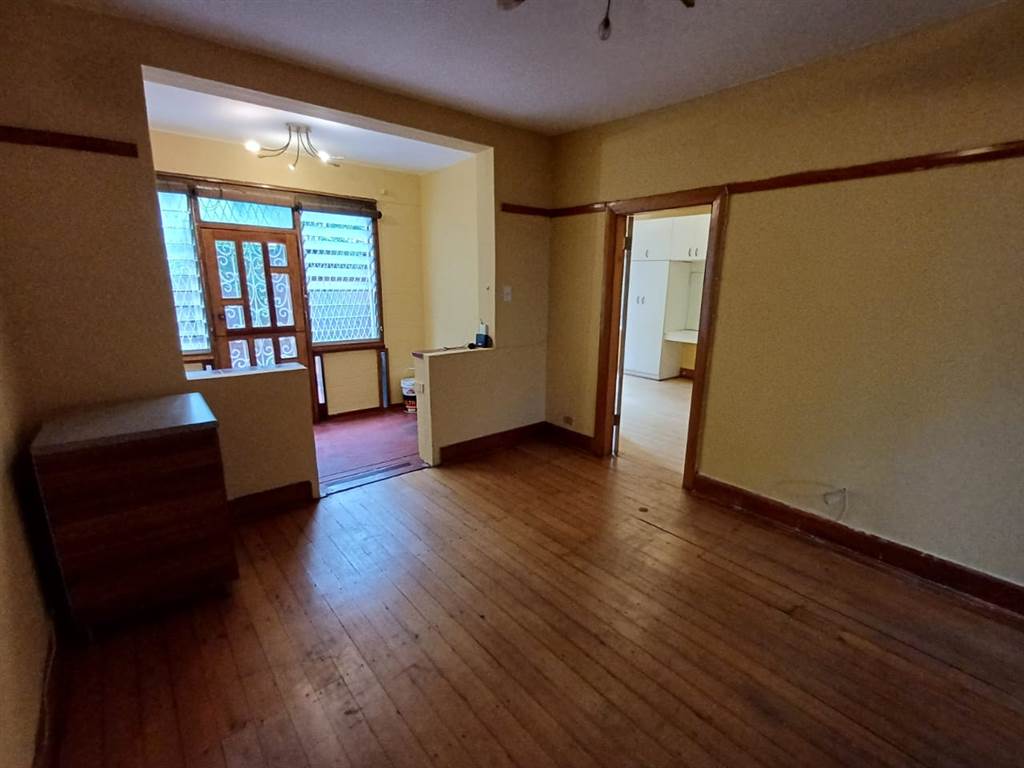 1.5 Bed Apartment in Essenwood photo number 4