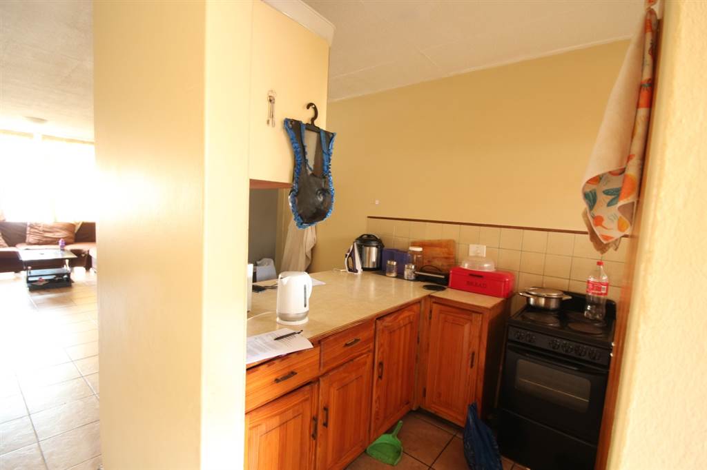 2 Bed Apartment in Lyttelton Manor photo number 2