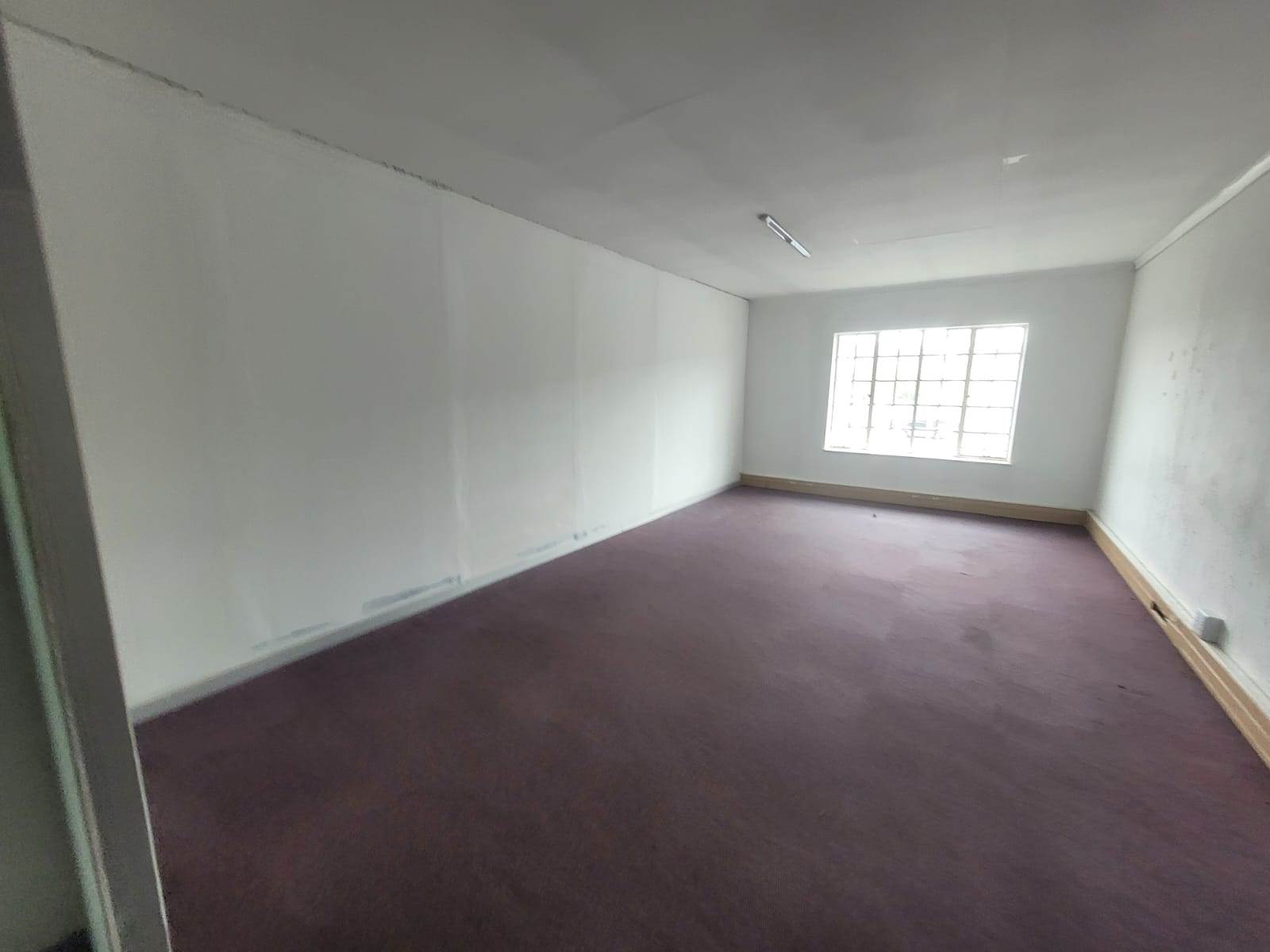 28  m² Commercial space in Glen Marais photo number 1
