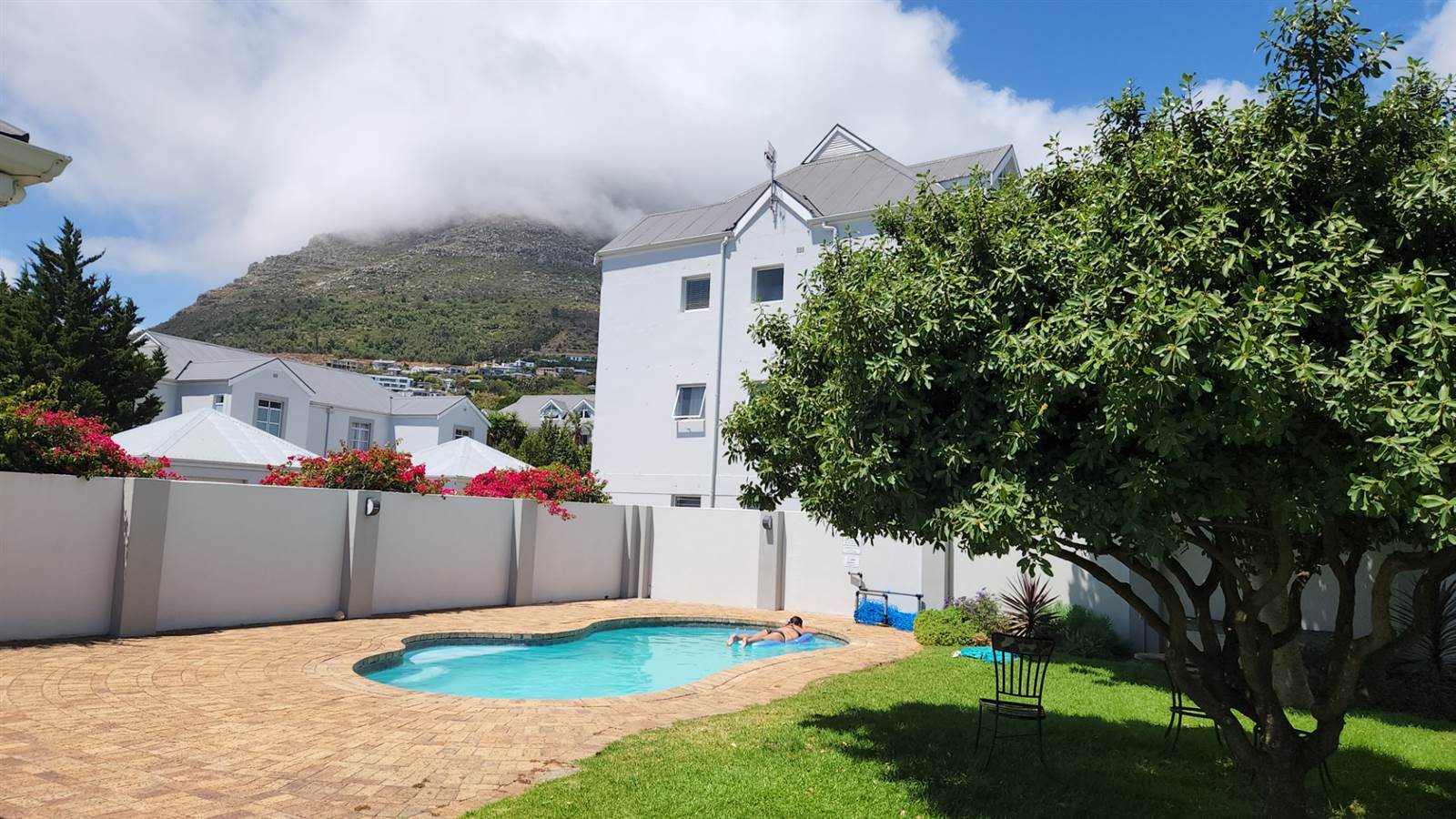 1 Bed Apartment in Hout Bay and surrounds photo number 8