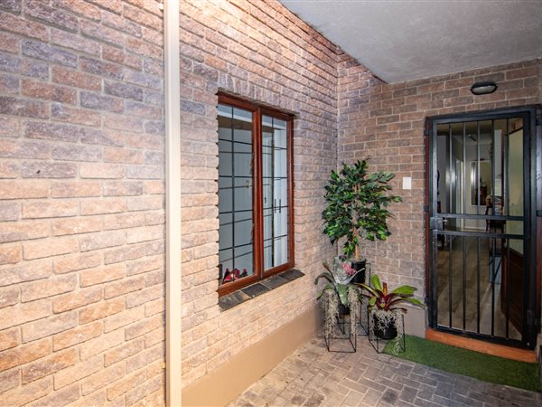 3 Bedroom Townhouse 3 Bedroom Townhouse