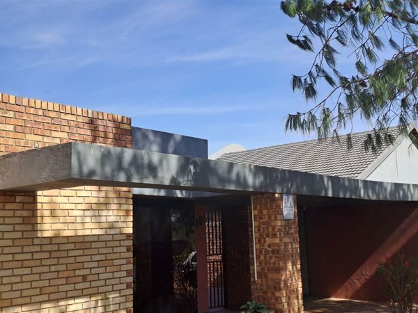 4 Bedroom House 4 Bedroom House