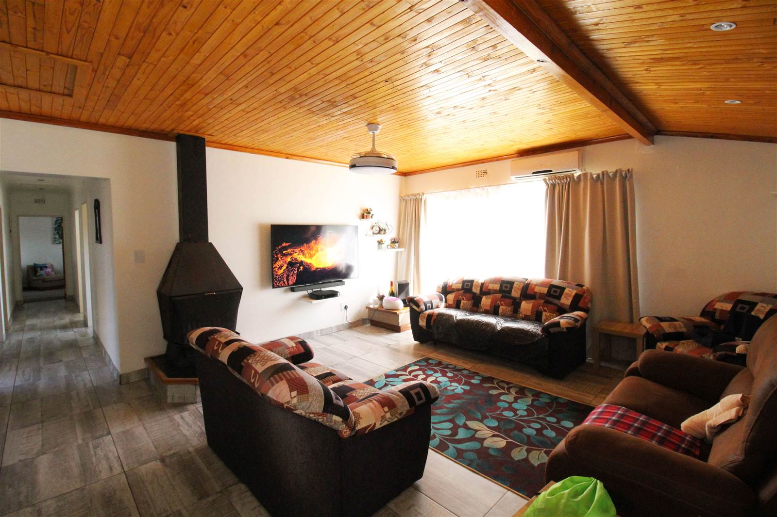 3 Bed House in Piet Retief photo number 4
