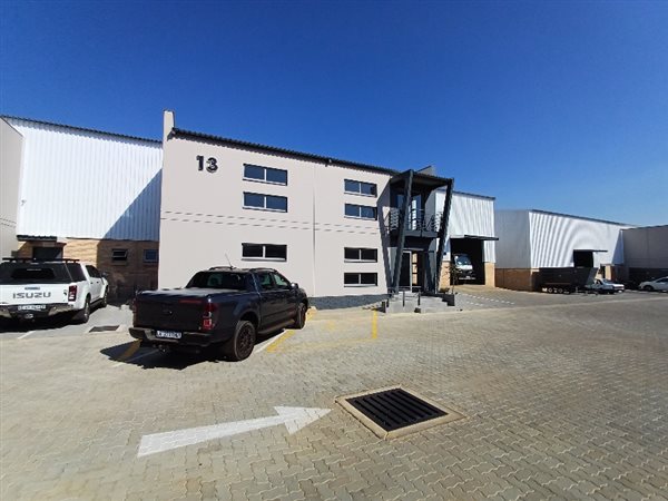 654  m² Industrial space