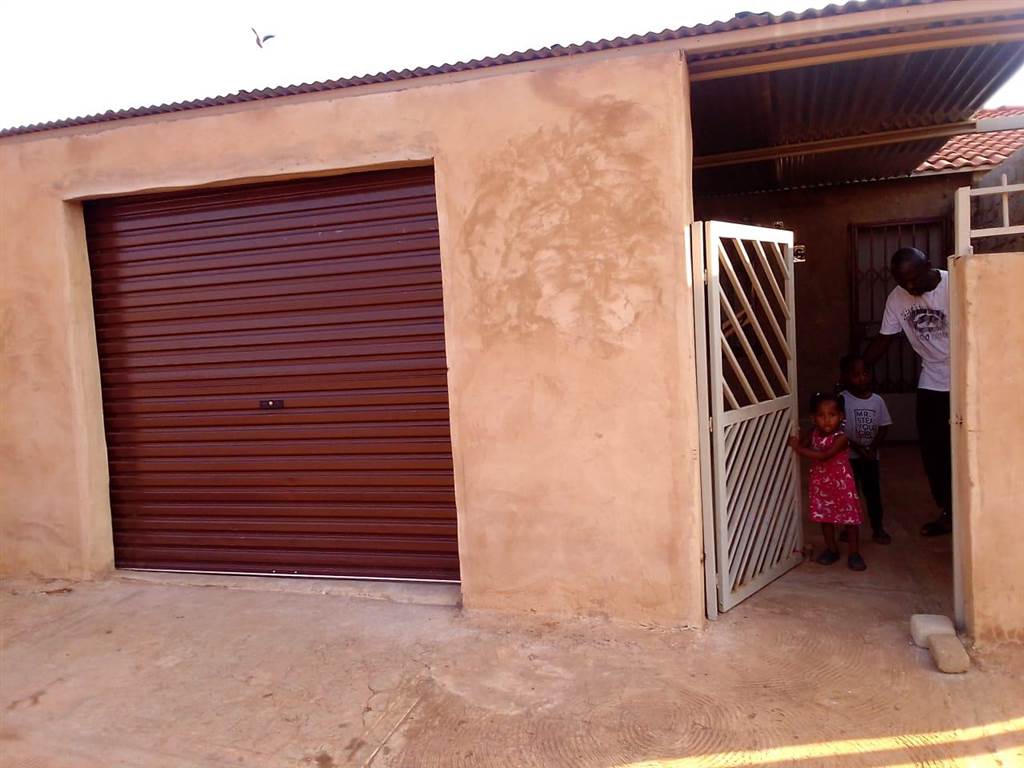 2 Bed House in Soshanguve photo number 2