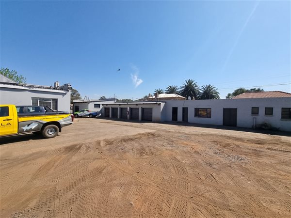 3 300  m² Industrial space