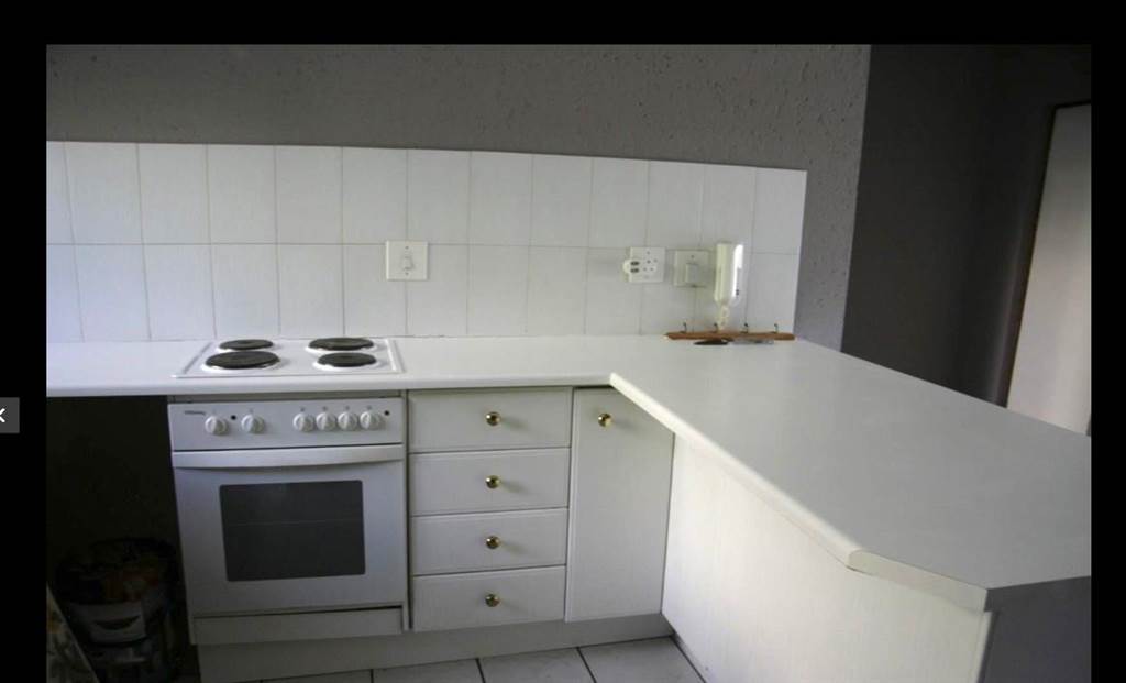 2 Bed House in Hartbeespoort Dam photo number 5