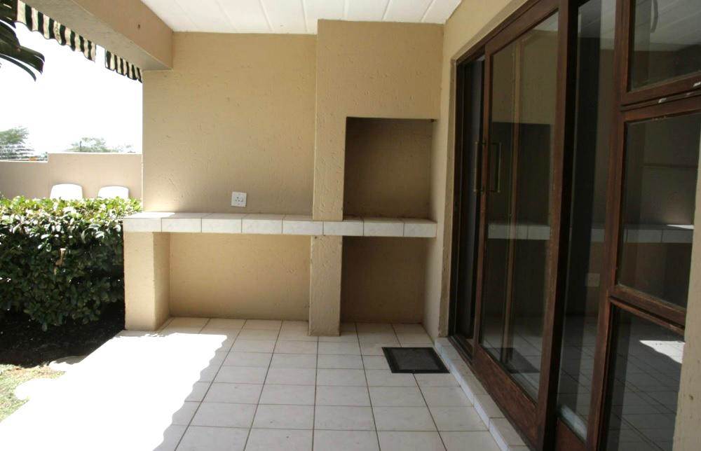 2 Bed House in Hartbeespoort Dam photo number 3