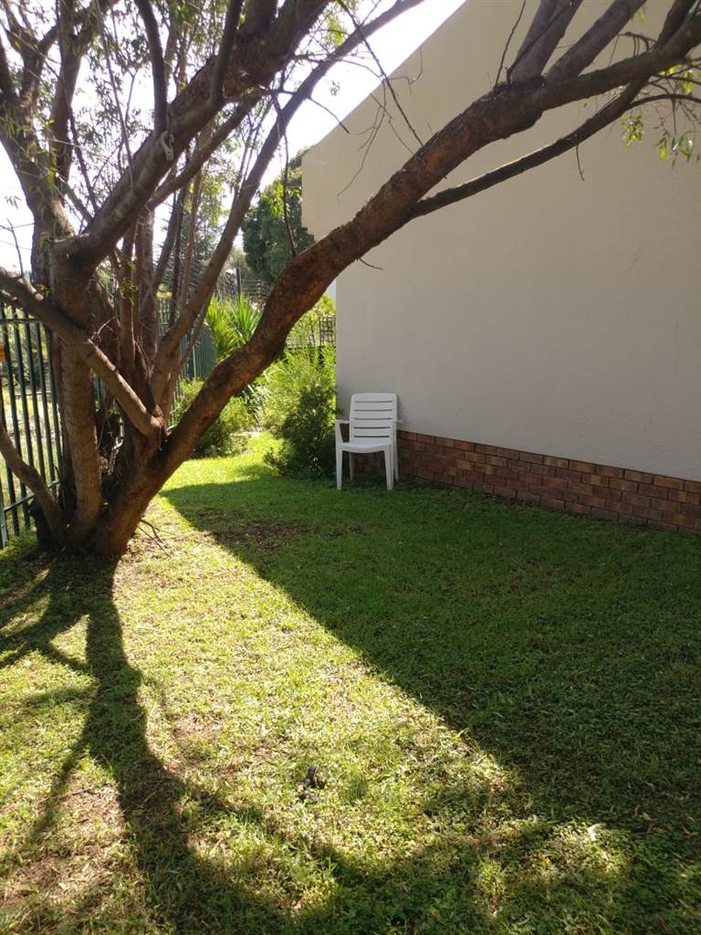 2 Bed Simplex in Lonehill photo number 19