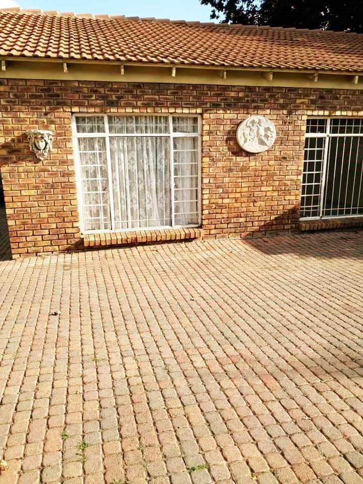 3 Bed Townhouse in Ermelo photo number 2