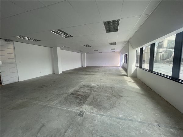 171  m² Commercial space