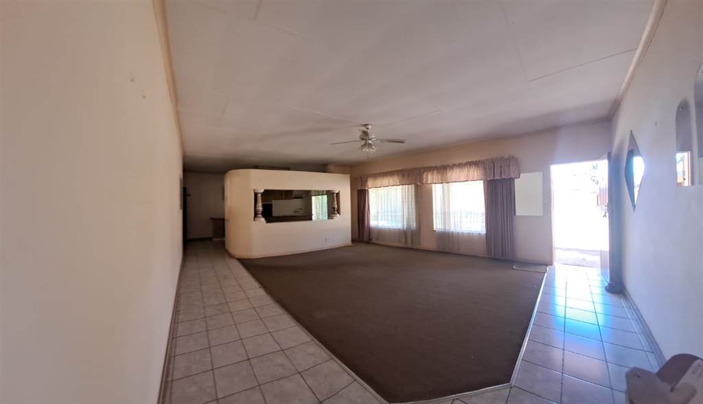 2 Bed Townhouse in Carletonville photo number 7
