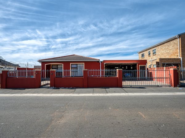 10 Bed House in Bellville South