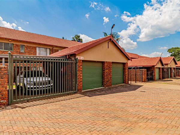 3 Bedroom Townhouse 3 Bedroom Townhouse