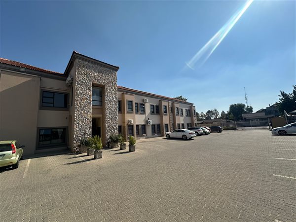 92  m² Commercial space