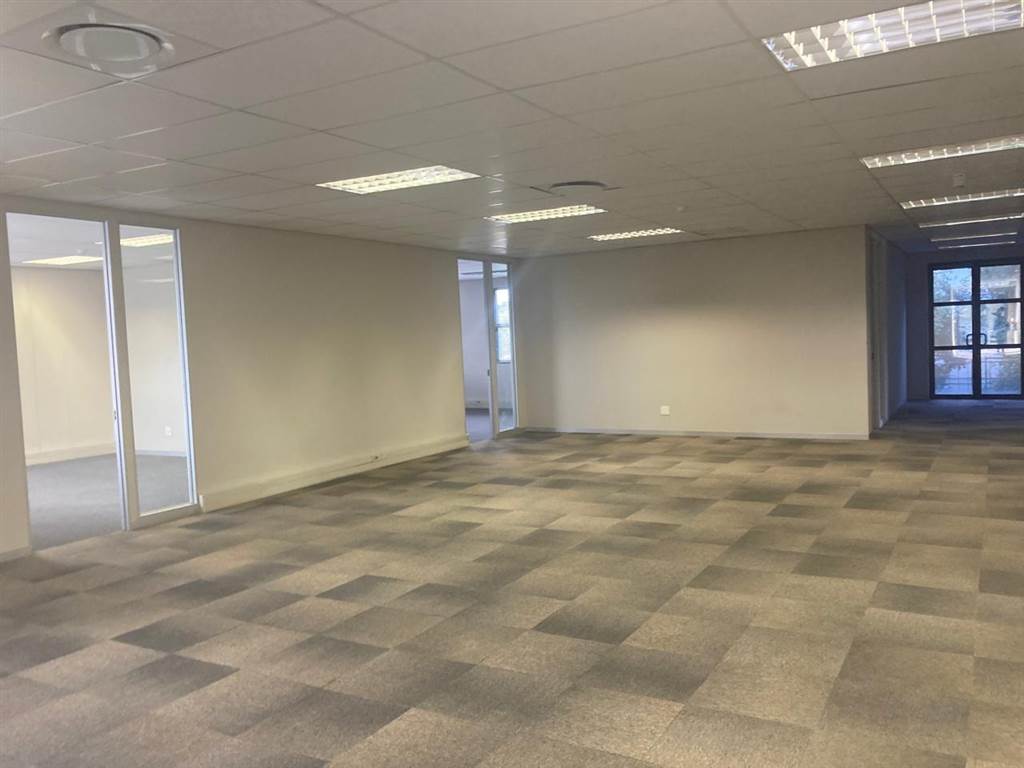 411  m² Commercial space in Illovo photo number 4
