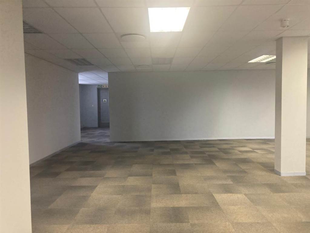 411  m² Commercial space in Illovo photo number 11