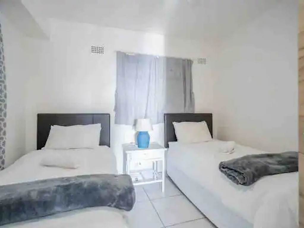 2 Bed Apartment in Umhlanga Rocks photo number 13