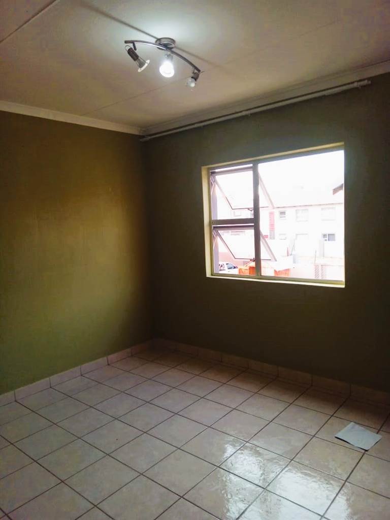 2 Bed Townhouse in Ivydale photo number 4