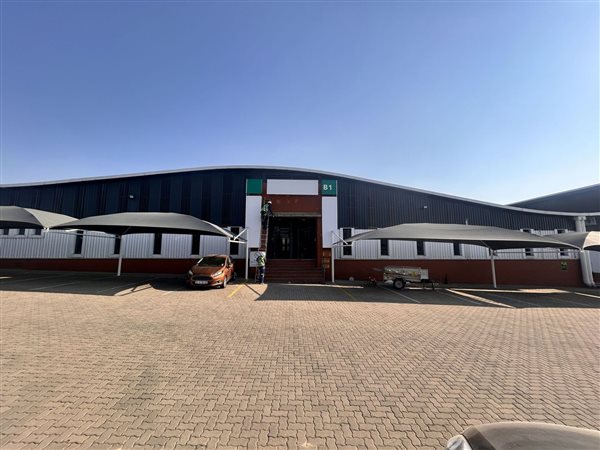 2 370  m² Industrial space