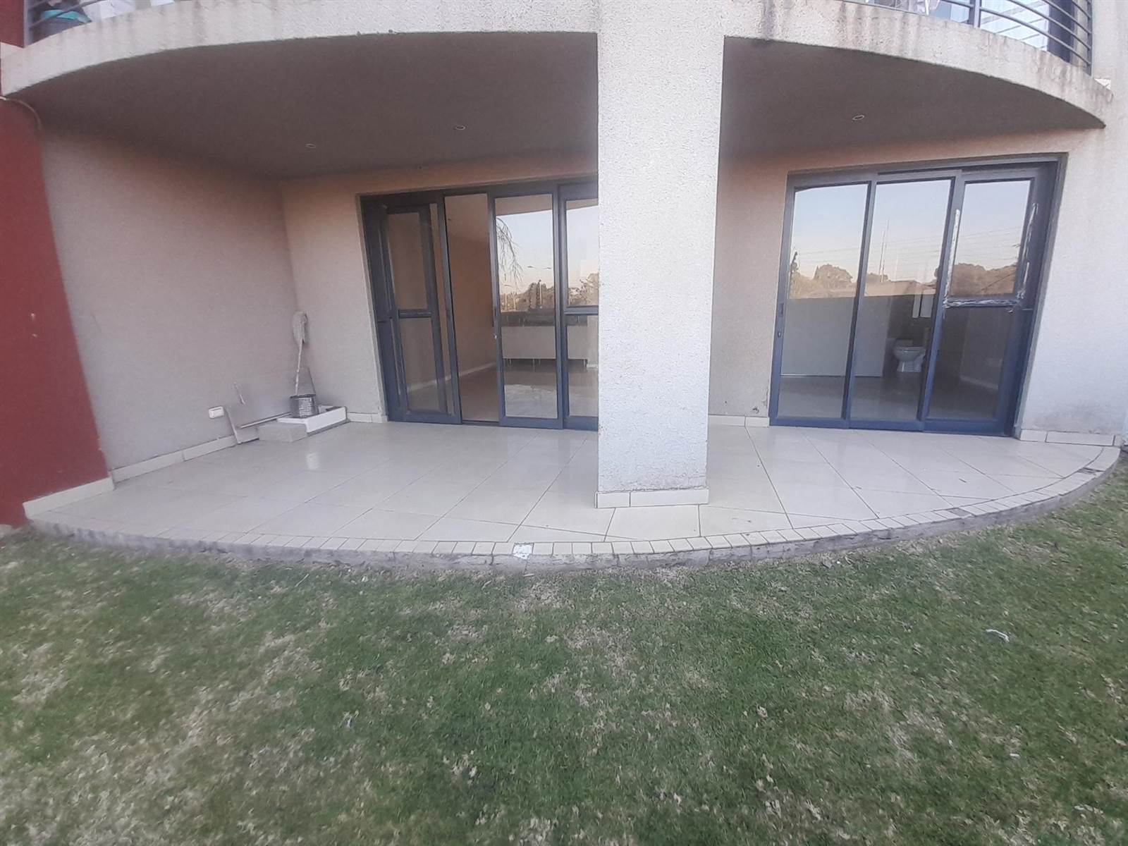 2 Bed Apartment in Rooihuiskraal North photo number 2