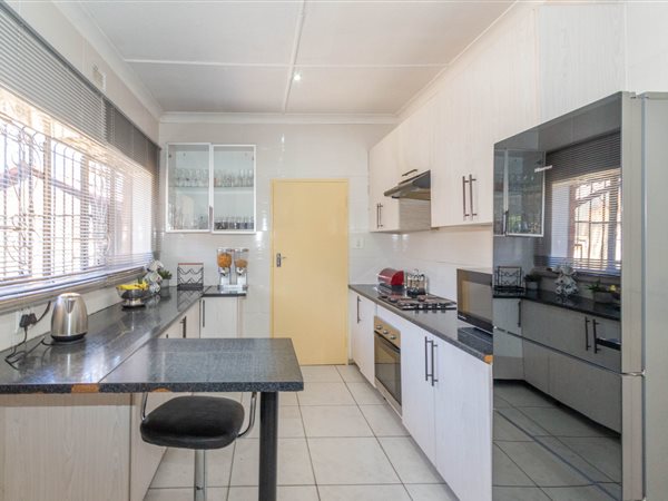 4 Bed House in Kempton Park Central