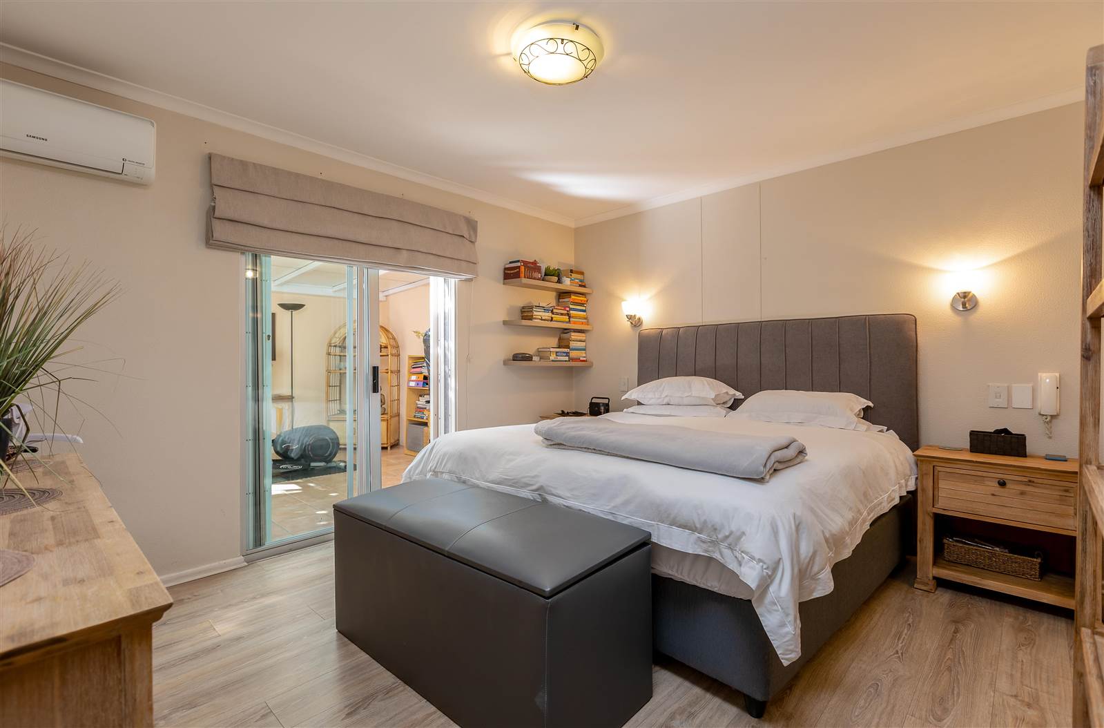2 Bed Apartment in Rondebosch photo number 2