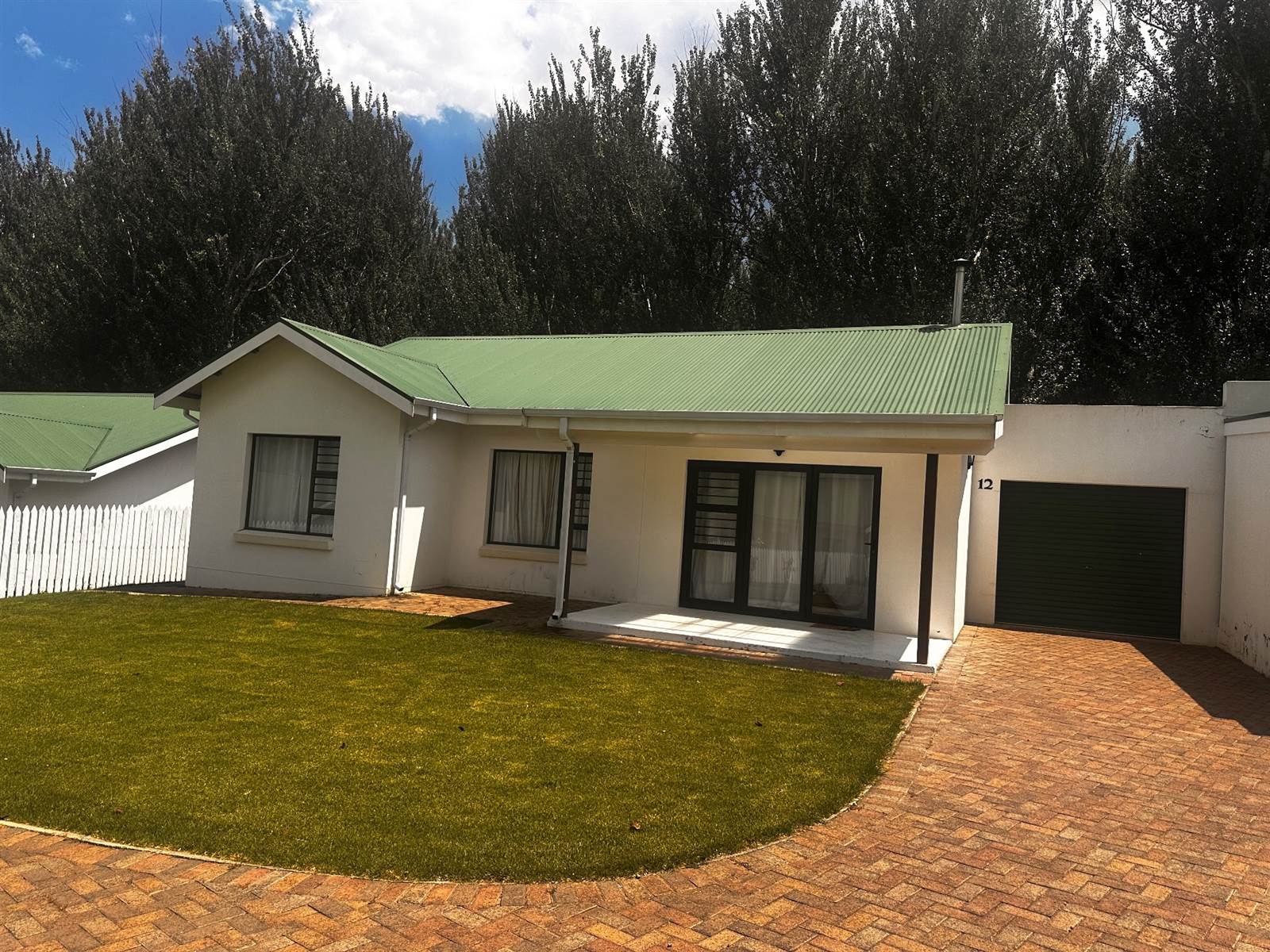 3 Bed Townhouse in Clarens photo number 11