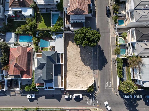 496 m² Land available in Camps Bay