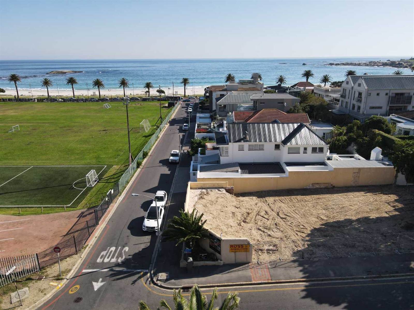 496 m² Land available in Camps Bay photo number 2