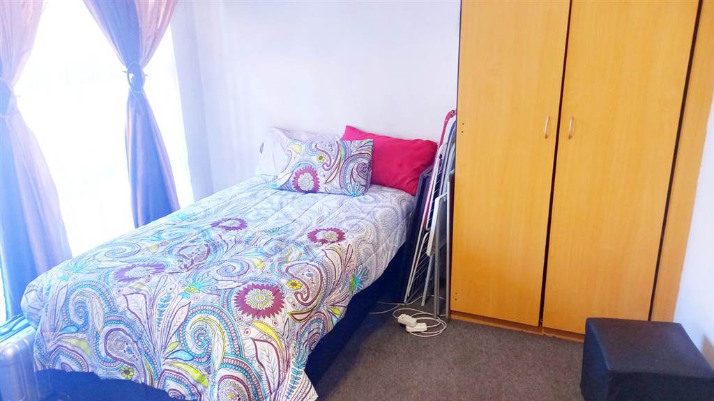 1 Bed Apartment in Braamfontein Werf photo number 6