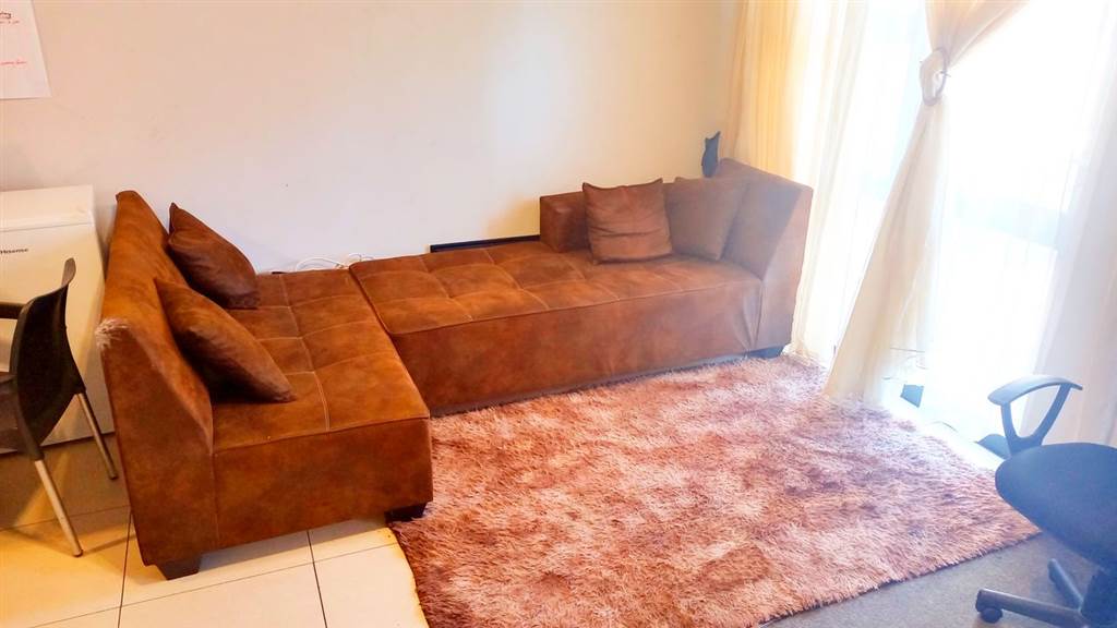 1 Bed Apartment in Braamfontein Werf photo number 5