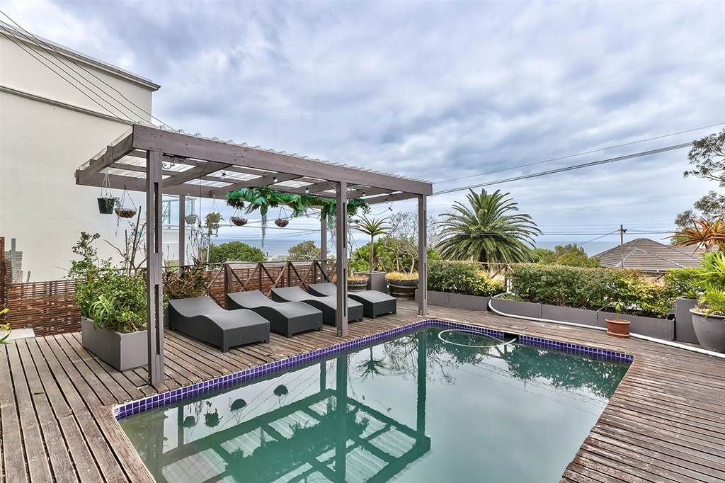 12 Bed House in Camps Bay photo number 2