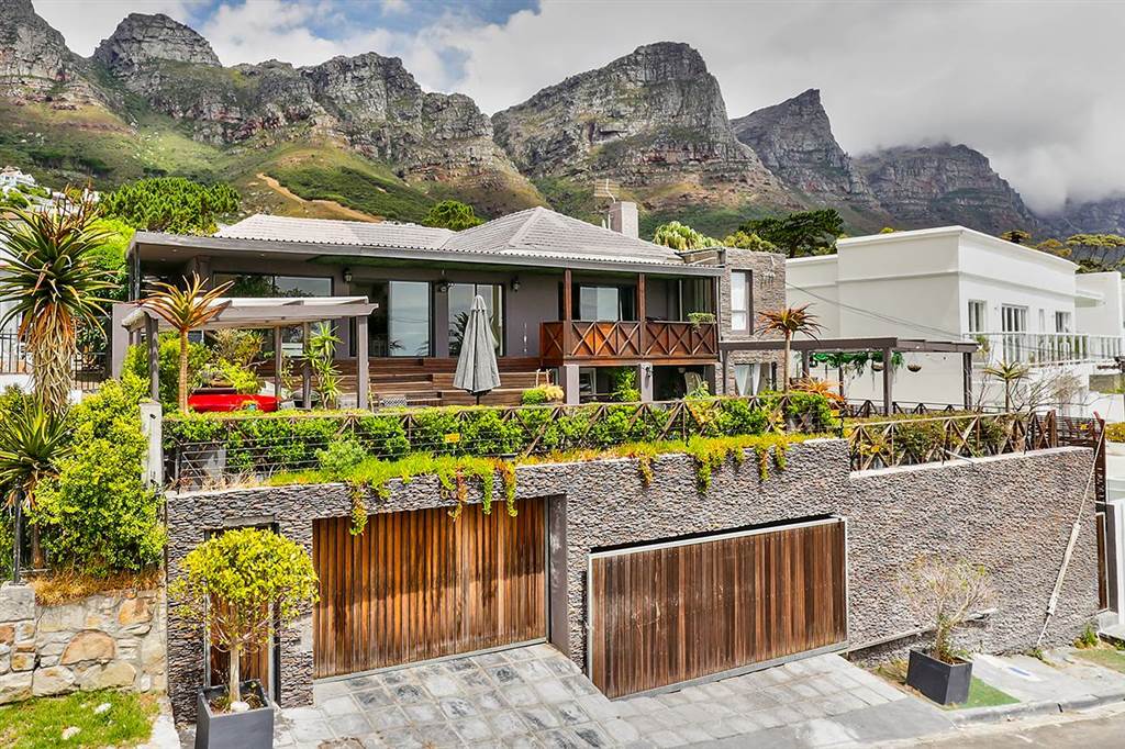 12 Bed House in Camps Bay photo number 4