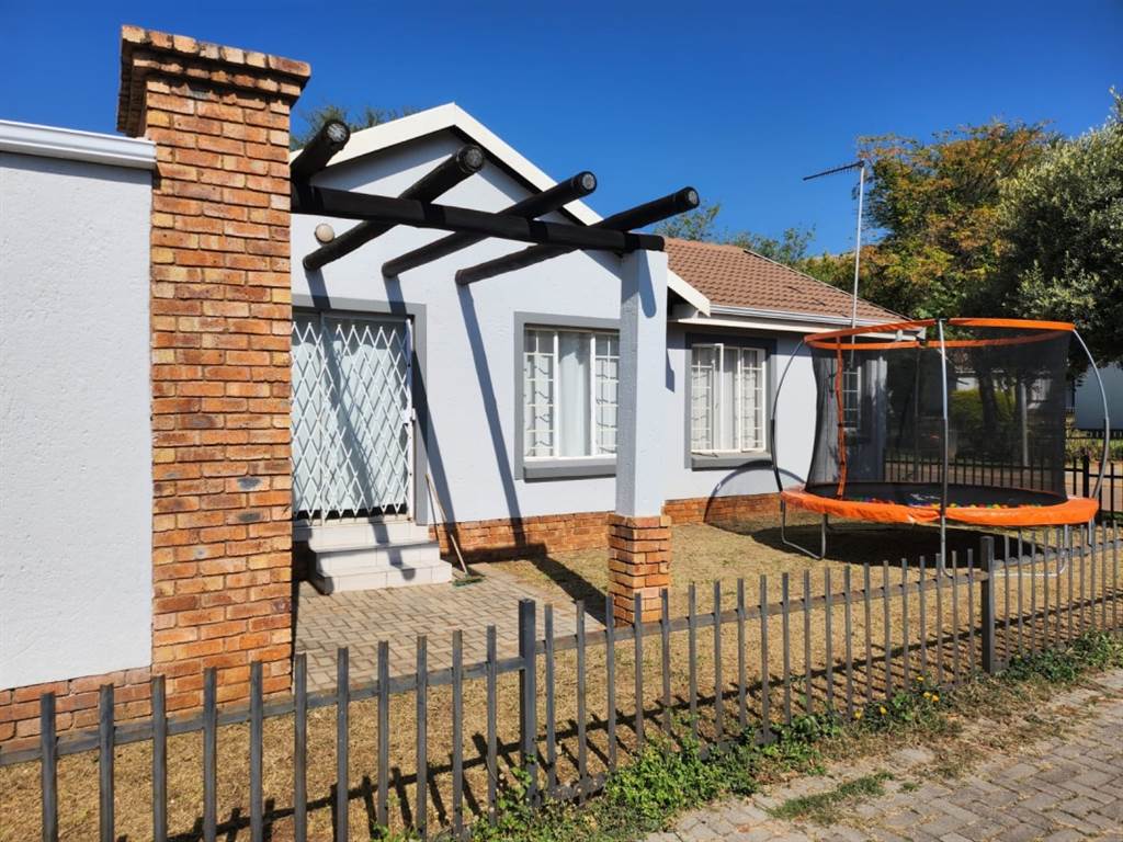 3 Bed Townhouse in Pretoria North photo number 26