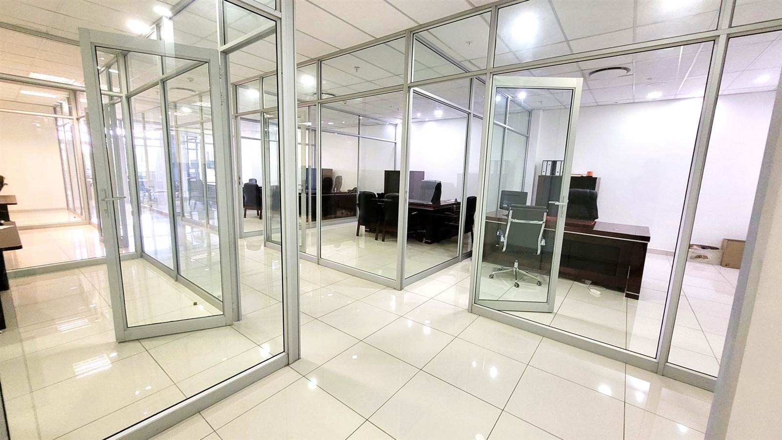 240  m² Office Space in Menlyn photo number 2