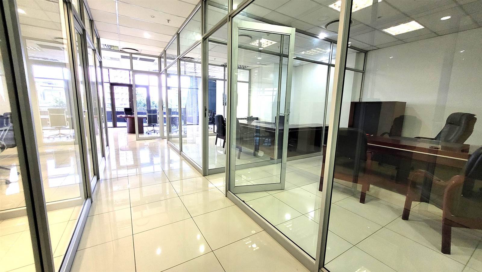 240  m² Office Space in Menlyn photo number 16