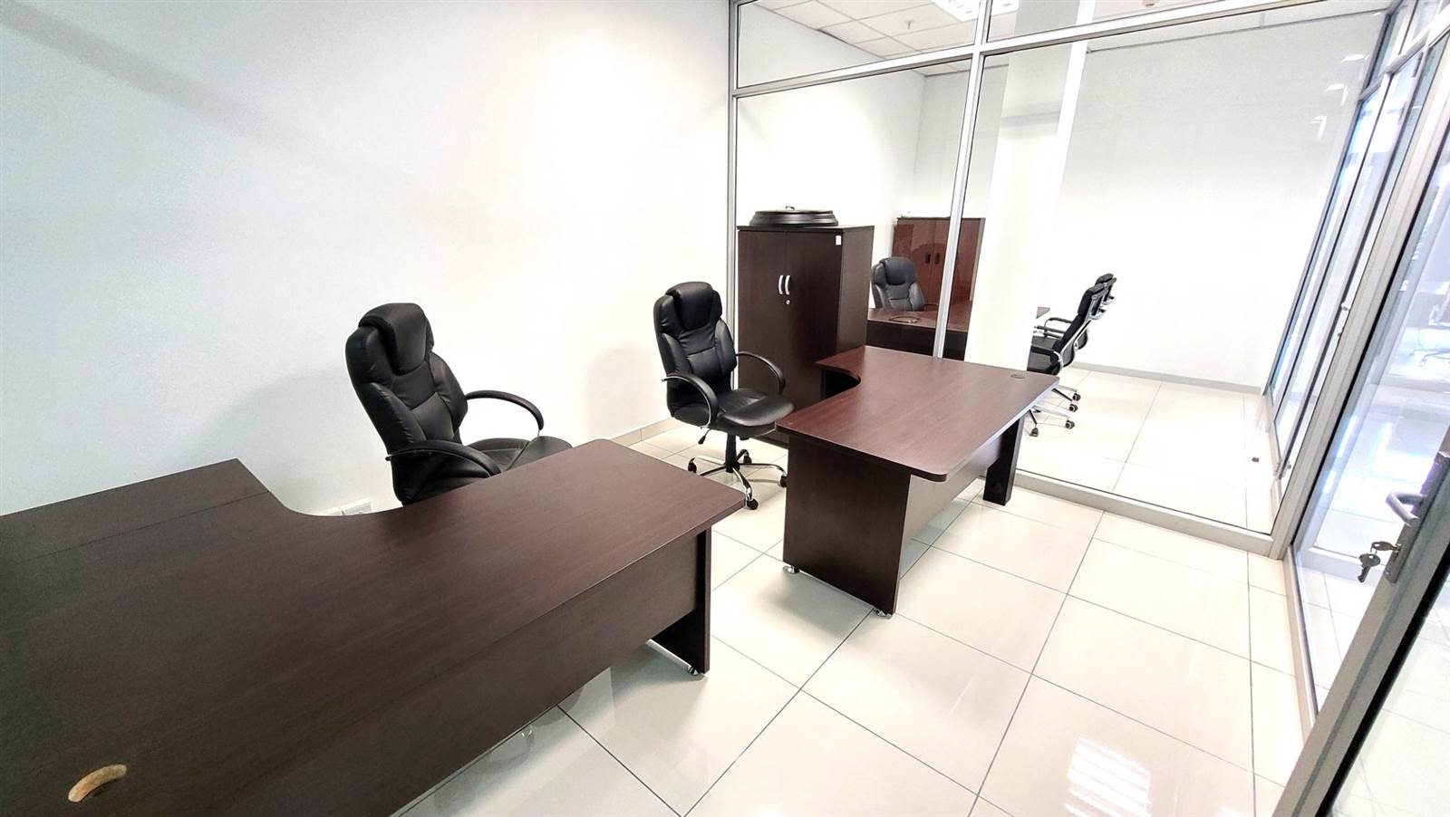 240  m² Office Space in Menlyn photo number 15