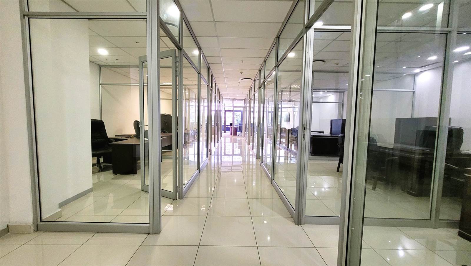 240  m² Office Space in Menlyn photo number 9