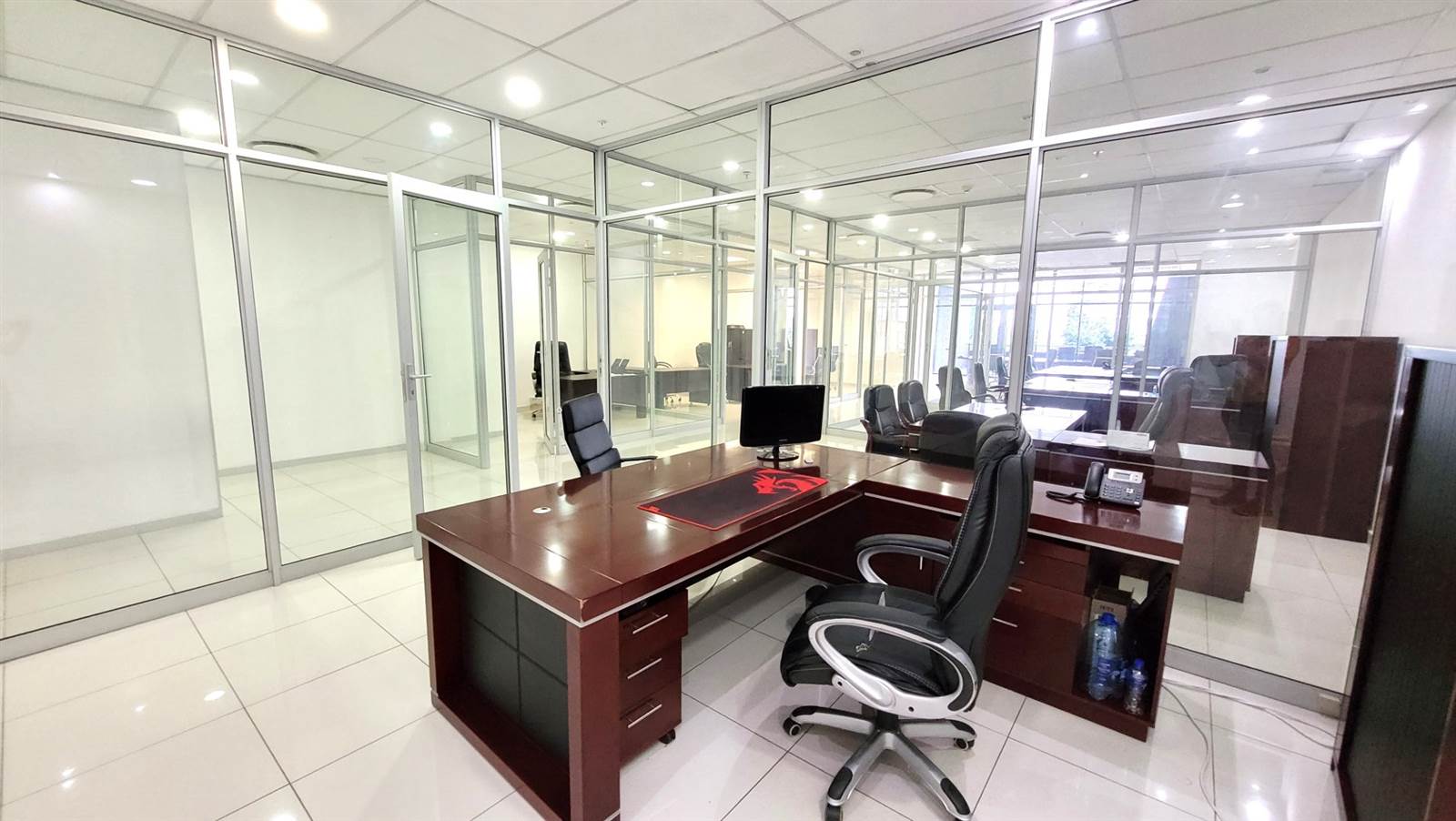 240  m² Office Space in Menlyn photo number 11