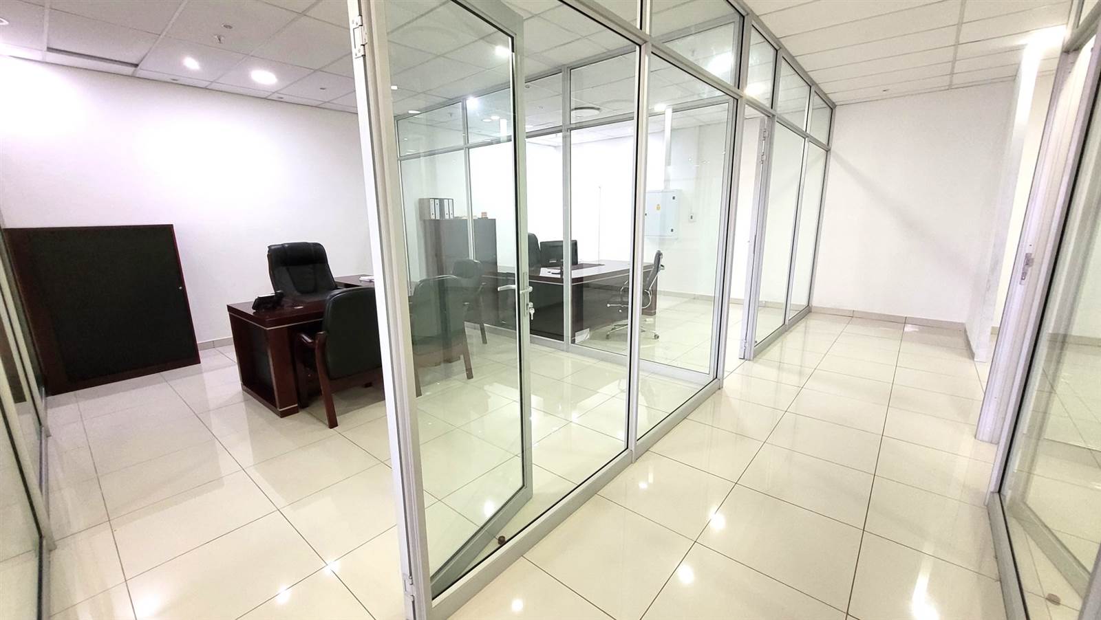 240  m² Office Space in Menlyn photo number 13