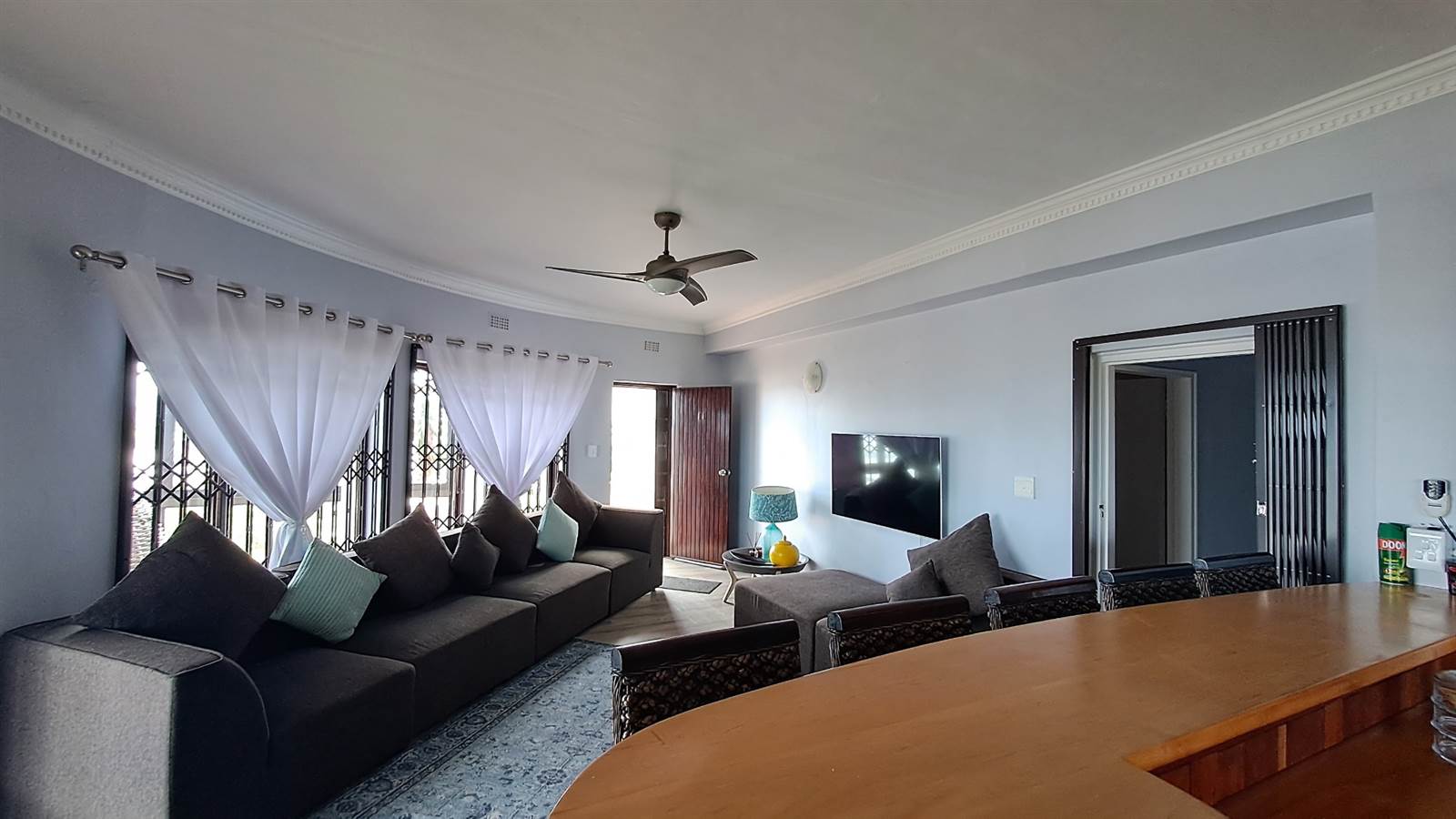 4 Bed Apartment in Uvongo photo number 21