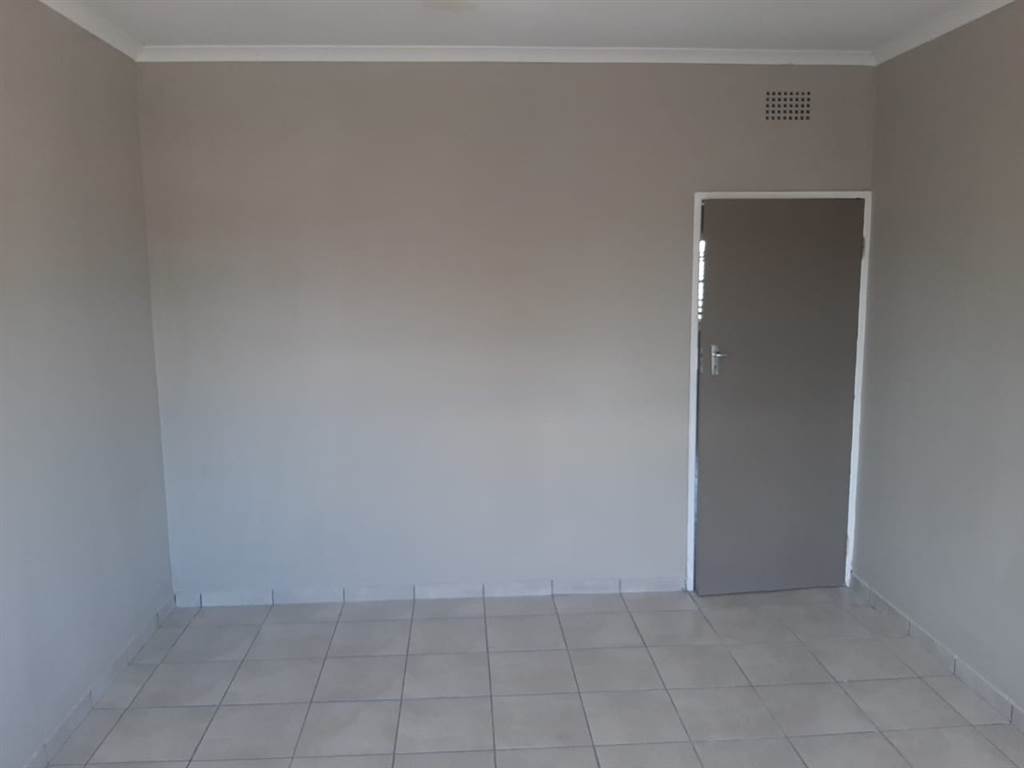 280  m² Office Space in Krugersdorp Central photo number 24