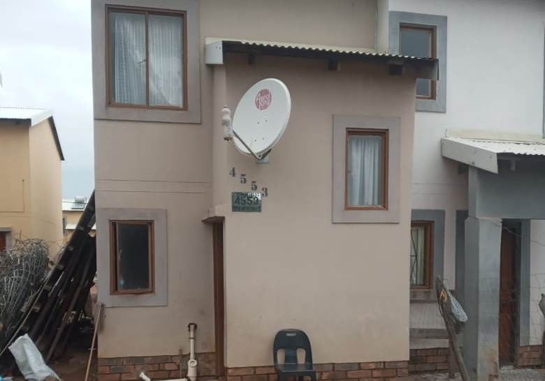 2 Bed Townhouse in Klipspruit photo number 1
