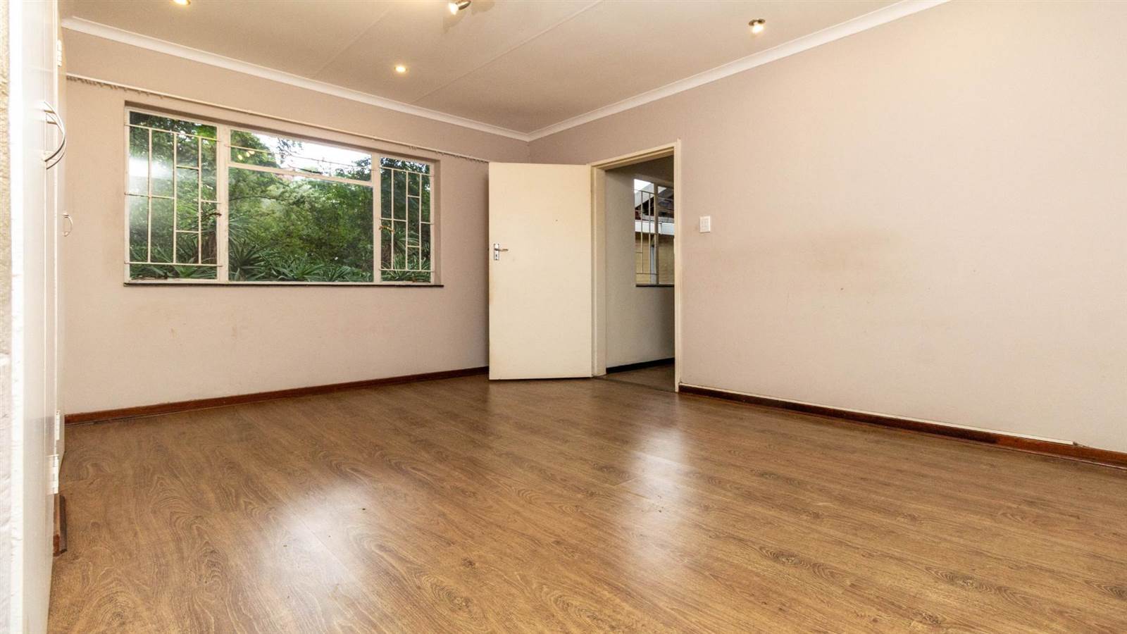 2 Bed House in Northcliff photo number 4