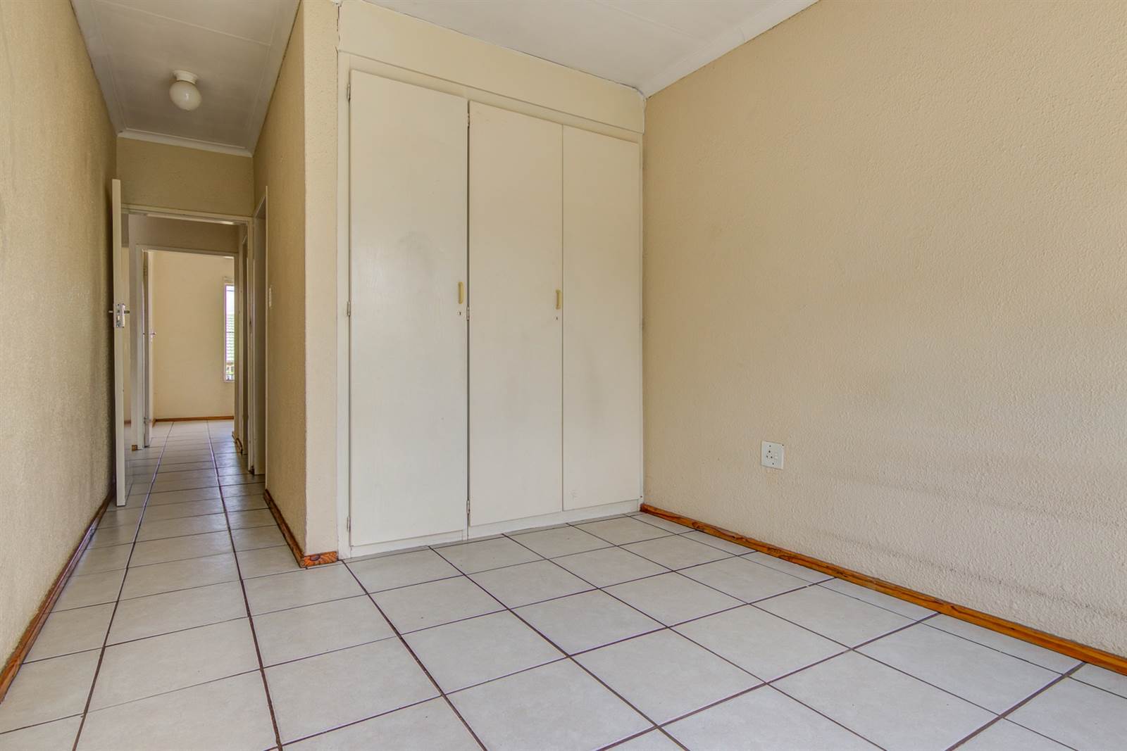 2 Bed Apartment in Glen Marais photo number 14