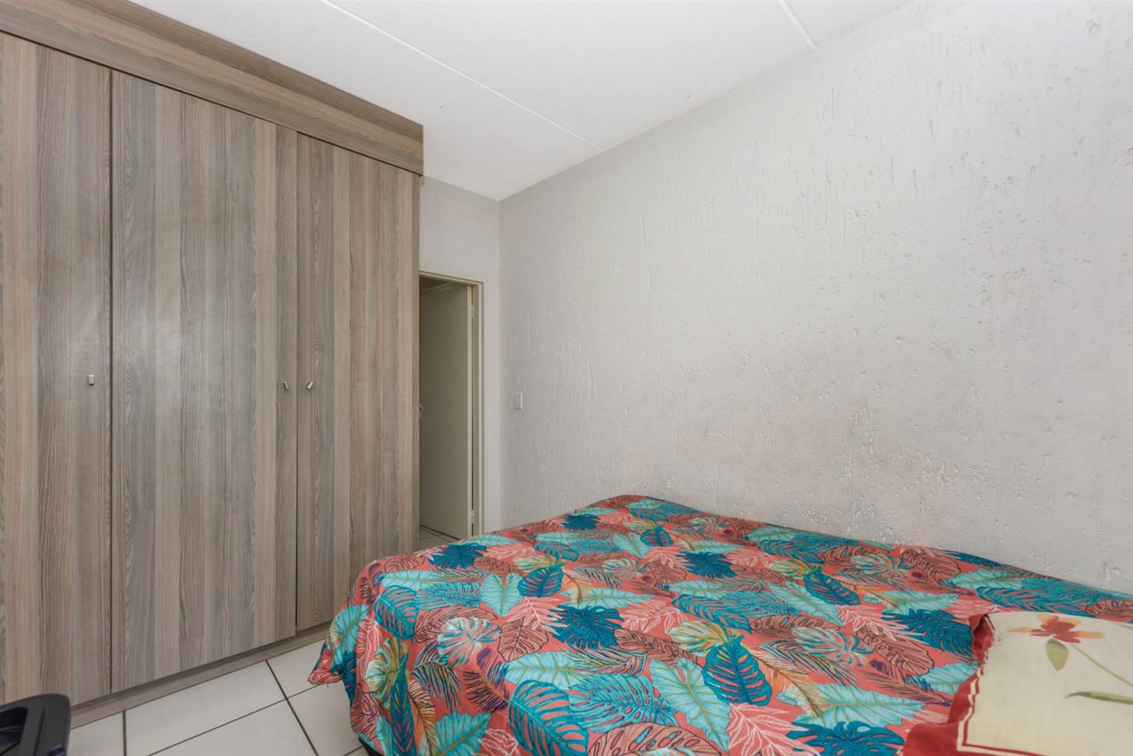 2 Bed Apartment in Paulshof photo number 14