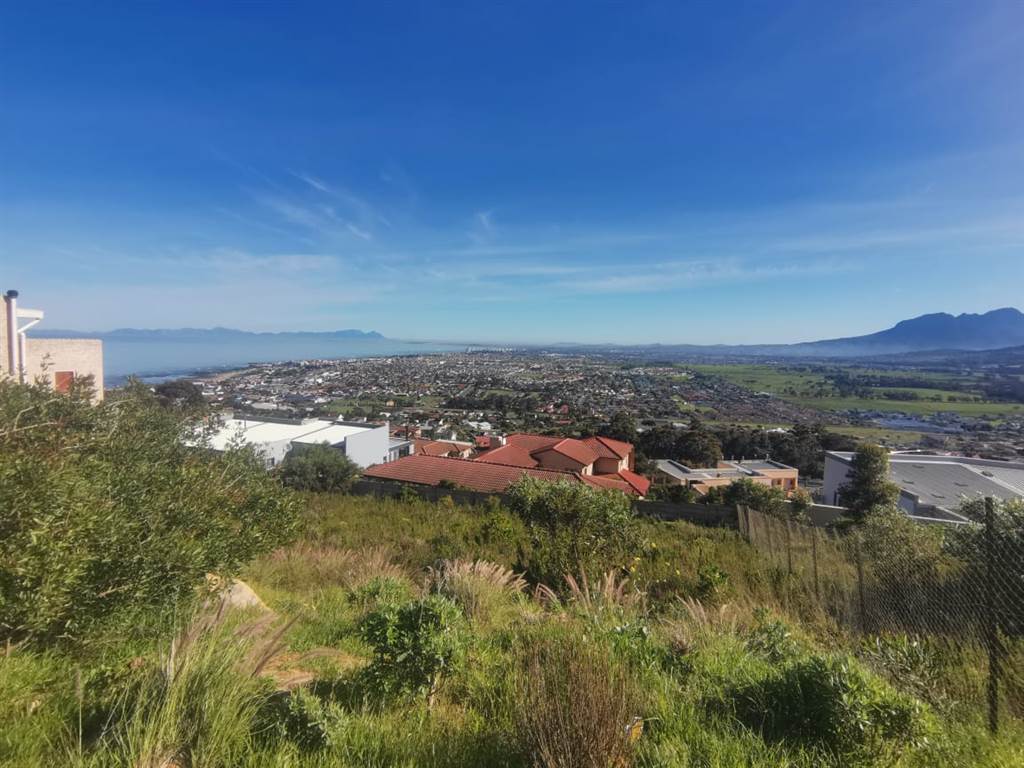 928 m² Land available in Gordons Bay Central photo number 2