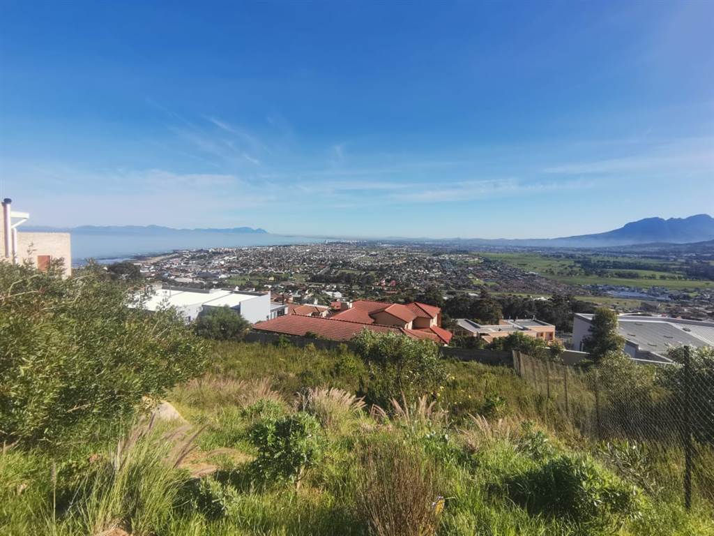 928 m² Land available in Gordons Bay Central photo number 1